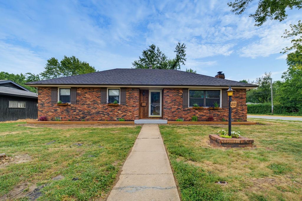 1210 E Woodland Street, Springfield, MO 65804