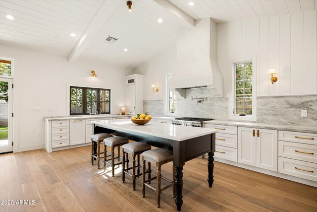 4835 E INDIANOLA Avenue, Phoenix, AZ 85018