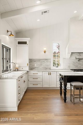 4835 E INDIANOLA Avenue, Phoenix, AZ 85018