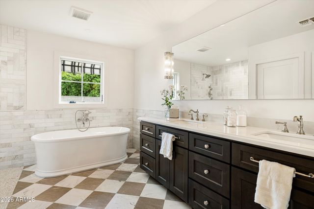 4835 E INDIANOLA Avenue, Phoenix, AZ 85018