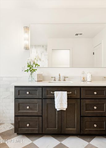 4835 E INDIANOLA Avenue, Phoenix, AZ 85018