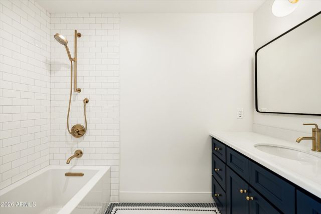 4835 E INDIANOLA Avenue, Phoenix, AZ 85018