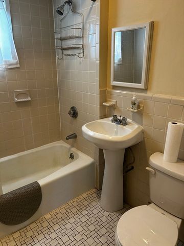 76 Withington Rd 76, Newton, MA 02458