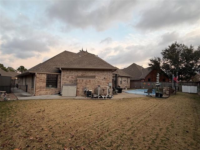 3105 White Cedar Drive, Moore, OK 73160