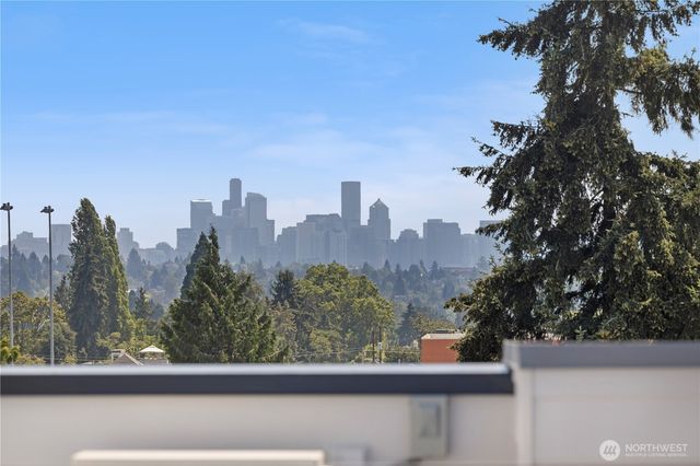 9518 Interlake Avenue N, Seattle, WA 98103