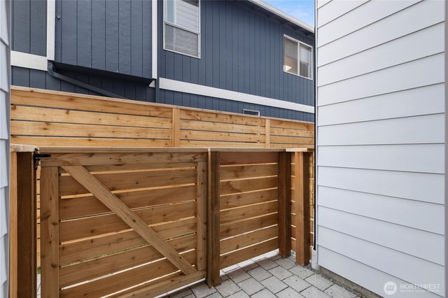 9518 Interlake Avenue N, Seattle, WA 98103