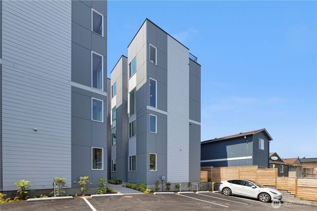 9518 Interlake Avenue N, Seattle, WA 98103