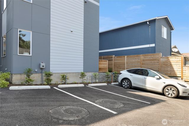 9518 Interlake Avenue N, Seattle, WA 98103