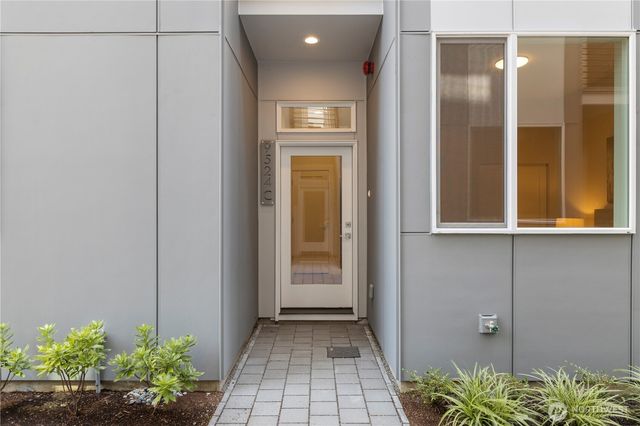 9518 Interlake Avenue N, Seattle, WA 98103