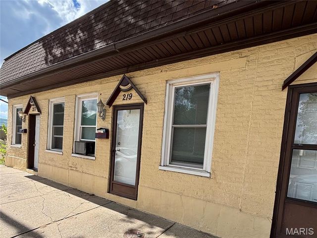 219 N High Street, Belleville, IL 62220