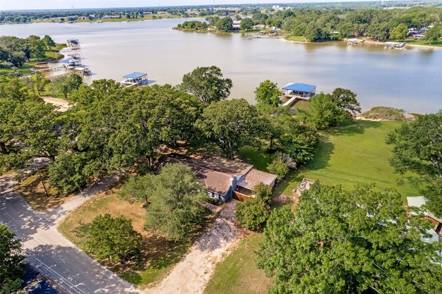 1910 Beavers Circle, Bonham, TX 75418