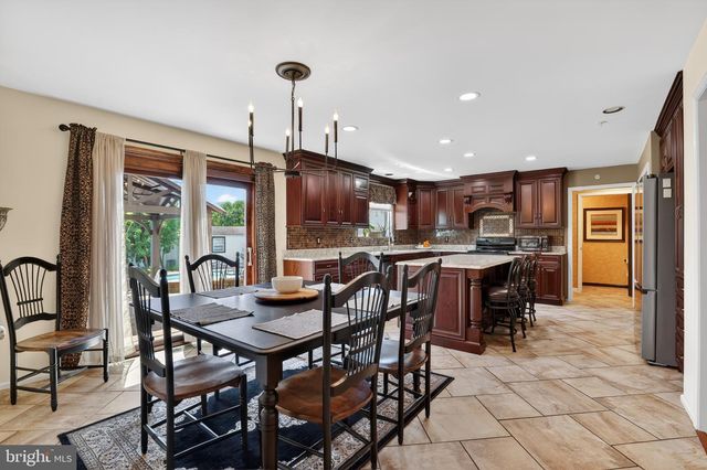 332 EVENING WALK LN, Warrington, PA 18976