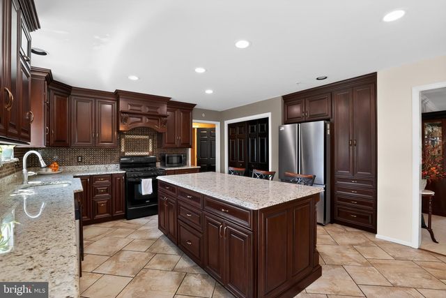 332 EVENING WALK LN, Warrington, PA 18976