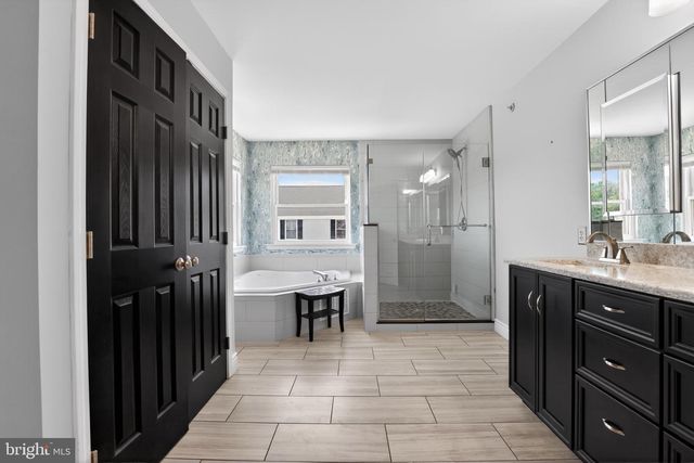 332 EVENING WALK LN, Warrington, PA 18976