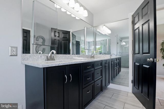 332 EVENING WALK LN, Warrington, PA 18976