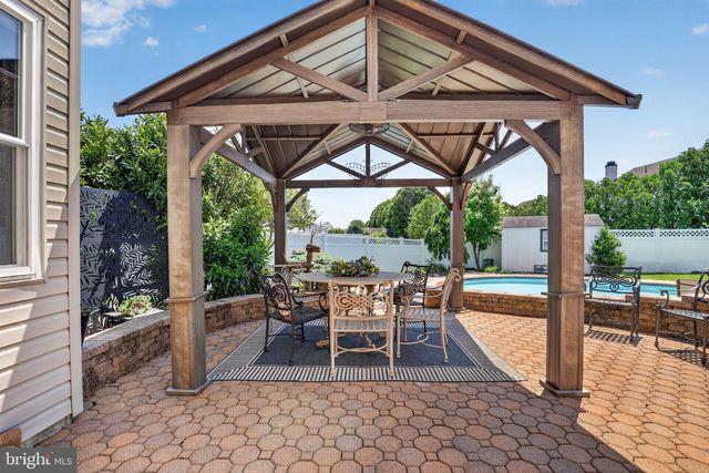332 EVENING WALK LN, Warrington, PA 18976