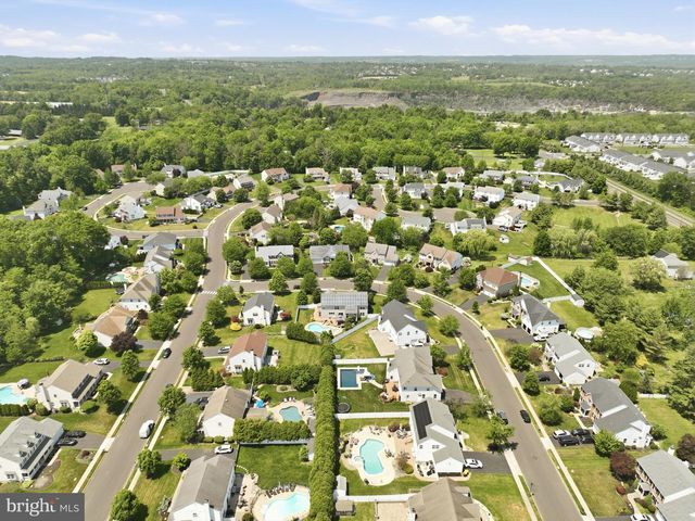 332 EVENING WALK LN, Warrington, PA 18976