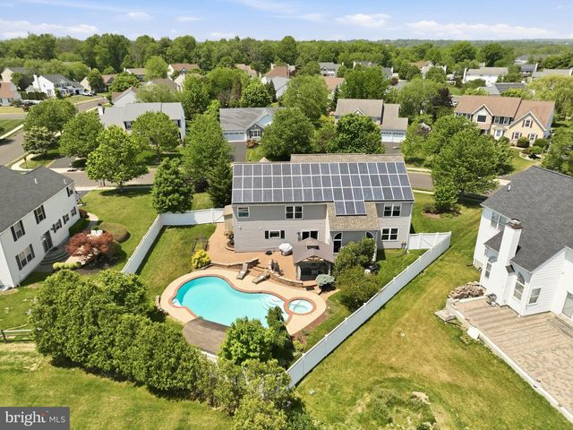 332 EVENING WALK LN, Warrington, PA 18976