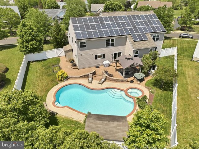 332 EVENING WALK LN, Warrington, PA 18976