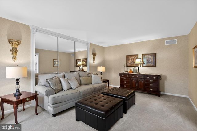 332 EVENING WALK LN, Warrington, PA 18976