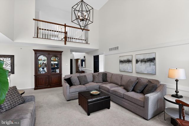 332 EVENING WALK LN, Warrington, PA 18976