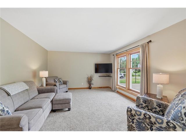67 W Wood Ridge Drive, River Falls, WI 54022