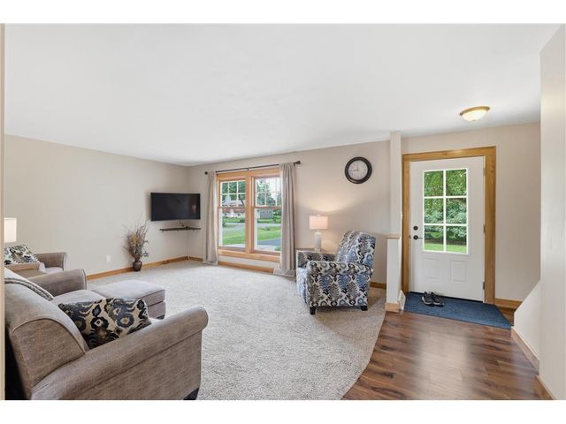 67 W Wood Ridge Drive, River Falls, WI 54022