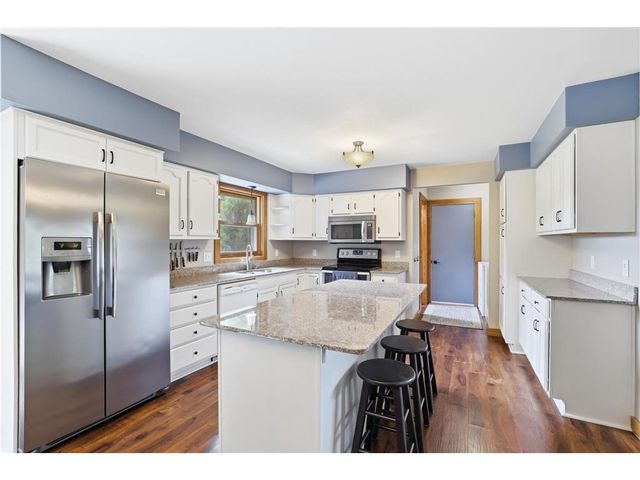 67 W Wood Ridge Drive, River Falls, WI 54022
