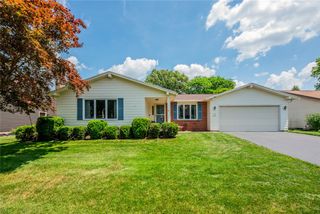 112 Pin Oak Lane, Irondequoit, NY 14622