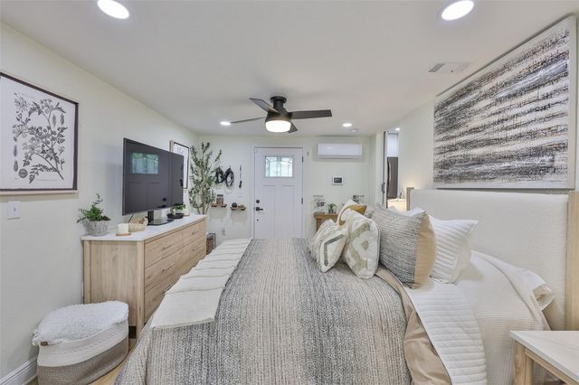 4703 W WALLACE AVENUE, Tampa, FL 33611