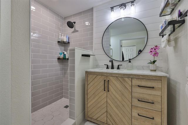 4703 W WALLACE AVENUE, Tampa, FL 33611