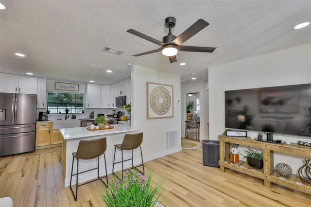 4703 W WALLACE AVENUE, Tampa, FL 33611