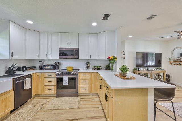 4703 W WALLACE AVENUE, Tampa, FL 33611