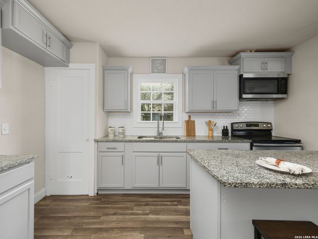 105 Avenue D, Converse, TX 78109