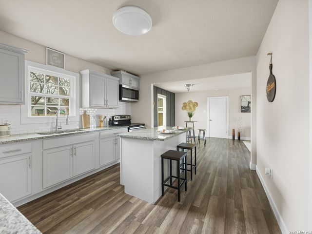 105 Avenue D, Converse, TX 78109