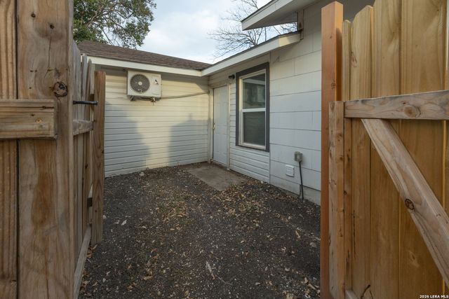 105 Avenue D, Converse, TX 78109