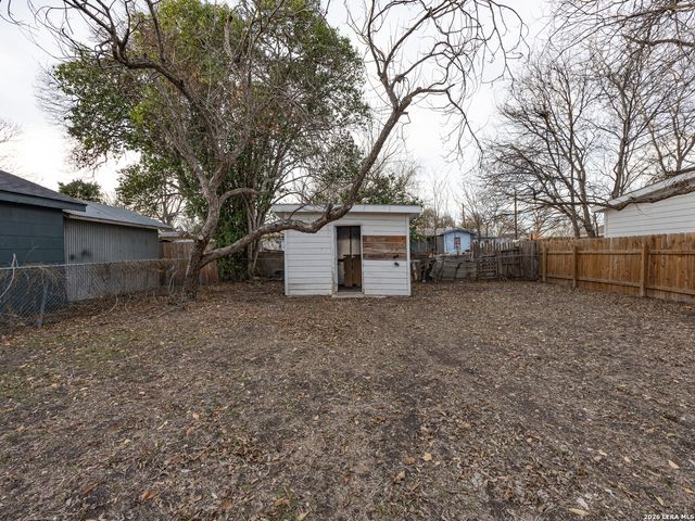 105 Avenue D, Converse, TX 78109