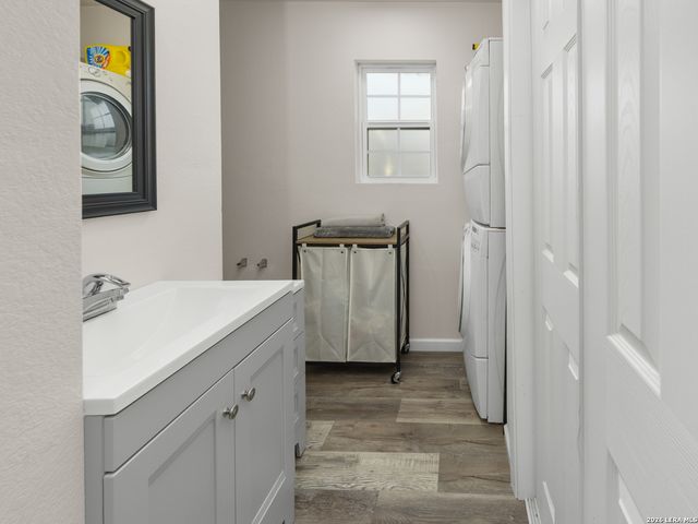 105 Avenue D, Converse, TX 78109