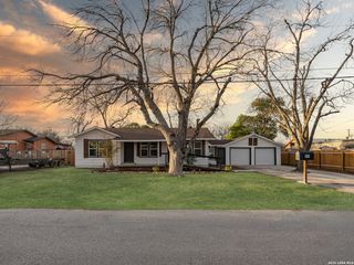 105 Avenue D, Converse, TX 78109