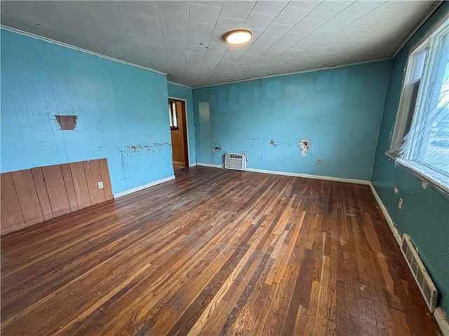424 Main St, New Eagle, PA 15067