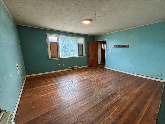 424 Main St, New Eagle, PA 15067