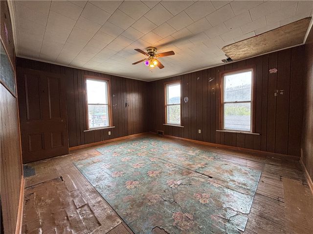 424 Main St, New Eagle, PA 15067