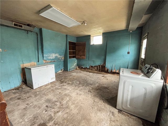 424 Main St, New Eagle, PA 15067