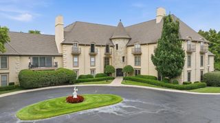 7223 Mission Road 104, Prairie Village, KS 66208