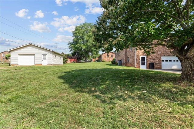 113 Jenny Lane, Pilot Mountain, NC 27041