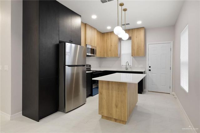 500 N Emerald Avenue, Edinburg, TX 78541