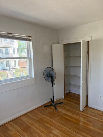 1 Melbourne Street 6, Boston, MA 02124