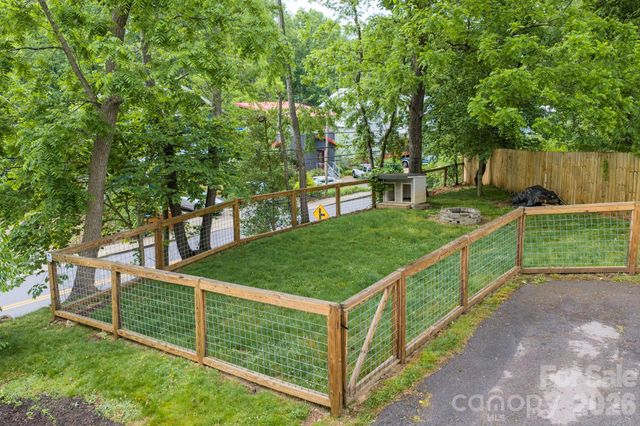 163 Sand Hill Road, Asheville, NC 28806