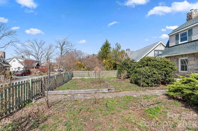 121 Westwood Road, Asheville, NC 28804