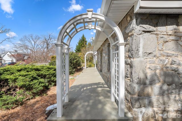 121 Westwood Road, Asheville, NC 28804